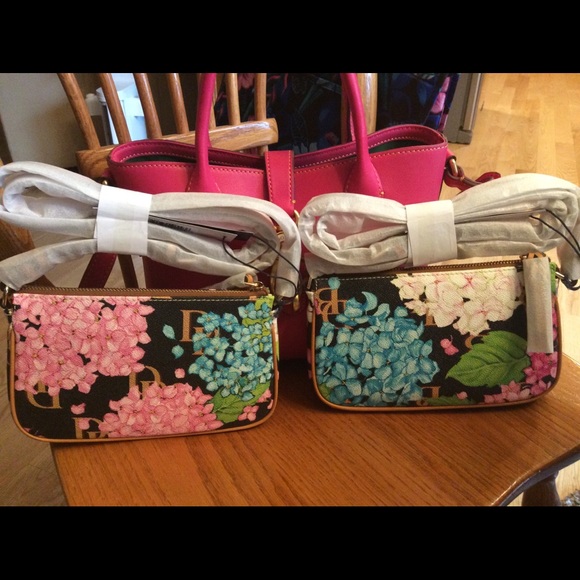 NWT Dooney and Bourke Hydrangea Lexi. Coated Cotton, Leather Trim and strap. - Picture 2 of 2